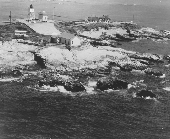 California / Ano Nuevo island lighthouse (2)
Photo from [url=http://www.uscg.mil/history/weblightships/LightshipIndex.asp]US Coast Guard site[/url]
Keywords: United States;Pacific ocean;Historic;California
