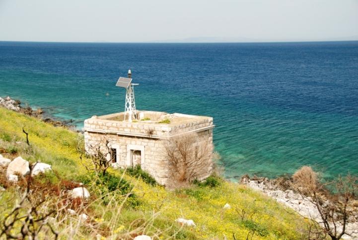 Limeni lighthouses
Source of the photo: [url=http://www.faroi.com/]Lighthouses of Greece[/url]

Keywords: Greece;Mediterranean sea