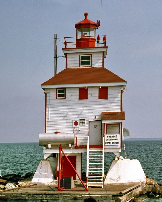 Ontario / Thunder Bay Main lighthouse
Author of the photo: [url=https://www.flickr.com/photos/rekissel/sets/72157600322012702]Bob Kissel[/url]

Keywords: Canada;Ontario;Lake Superior;Thunder Bay