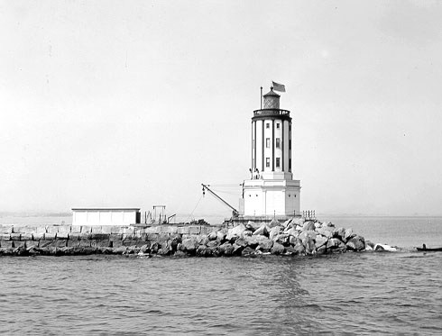 California / Los Angeles Harbor lighthouse
Photo from [url=http://www.uscg.mil/history/weblightships/LightshipIndex.asp]US Coast Guard site[/url]
Keywords: United States;Pacific ocean;Historic;California