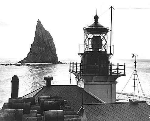 Alaska / Cape Saint Elias Lighthouse
Photo from [url=http://www.uscg.mil/history/weblighthouses/LHAK.asp]US Coast Guard site[/url]
Keywords: Alaska;United States;Historic