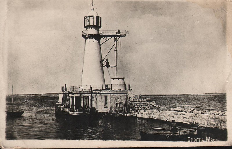 Odessa / Old Vorontsov Lighthouse (1888)
This lighthouse was built in 1888 in the place of old (1845), destroyed in 1941 during Odessa battle. See new lighthouse in this gallery (1954)
Photo from site [url=http://obodesse.at.ua/]obodesse.at.ua[/url]
Keywords: Black sea;Odessa;Ukraine;Historic