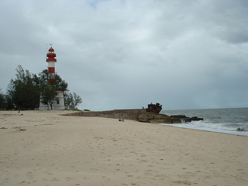 Beira / Rio Macuti lighthouse
Photo provided by [url=http://forum.shipspotting.com/index.php?action=profile;u=40525]Gena Anfimov[/url]
Keywords: Beira;Mozambique;Indian ocean;Mozambique Channel