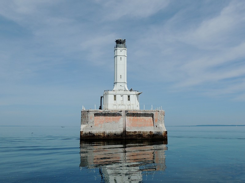 Michigan / Grays Reef lighthouse
Author of the photo: [url=https://www.flickr.com/photos/bobindrums/]Robert English[/url]
Keywords: Michigan;Lake Michigan;United States;Offshore