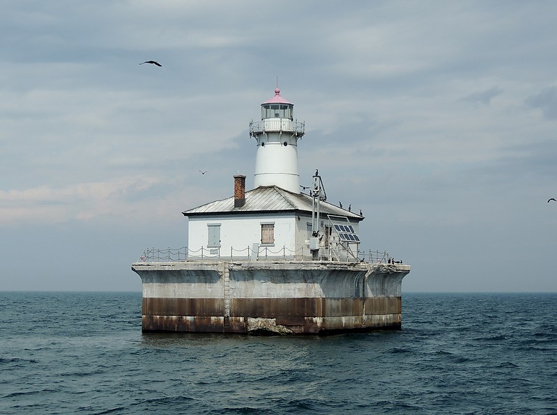 Michigan / Fourteen Foot Shoal lighthouse
Author of the photo: [url=https://www.flickr.com/photos/bobindrums/]Robert English[/url]
Keywords: Michigan;Lake Huron;United States;Offshore