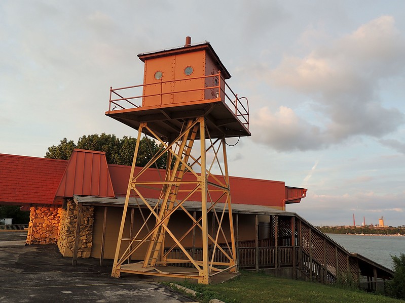 Ohio / Toledo /  Manhattan Range Front light
Author of the photo: [url=https://www.flickr.com/photos/bobindrums/]Robert English[/url]
Keywords: Ohio;Toledo;United States;Lake Erie