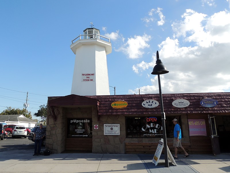 Florida / Tarpon Springs / Faux lighthouse in shopping area
Author of the photo: [url=https://www.flickr.com/photos/bobindrums/]Robert English[/url]
Keywords: Florida;Tarpon Springs;Gulf of Mexico;United States;Faux