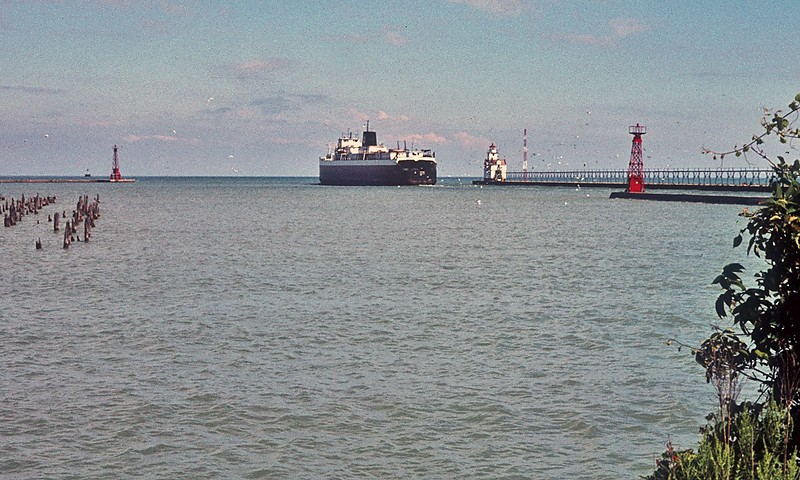 Wisconsin / Kewaunee Breakwater light (left) Kewaunee Pierhead lighthouse (middle) Kewaunee North Pierhead light (right)
Photo 1971
Author of the photo: [url=http://www.flickr.com/photos/papa_charliegeorge/]Charlie Kellogg[/url]
Keywords: Wisconsin;Kewaunee;Michigan;United States