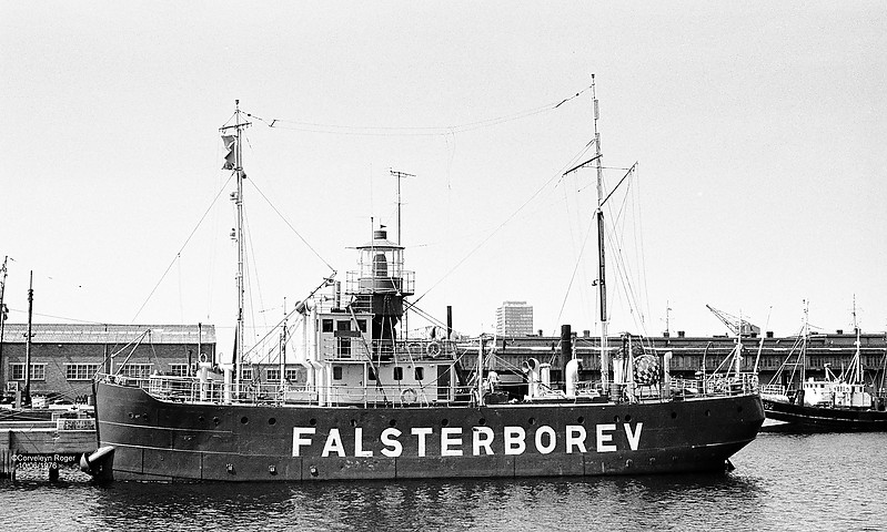 Fyrskepp nr. 28  FALSTERBOREV
Sweden Lightschip Falsterborev,  Oostende   10/06/1976
Permission granted by [url=http://forum.shipspotting.com/index.php?action=profile;u=19830]Roger Corveleyn[/url]
[url=http://www.shipspotting.com/gallery/photo.php?lid=1678639]Original photo[/url]
Keywords: Lightship;Sweden