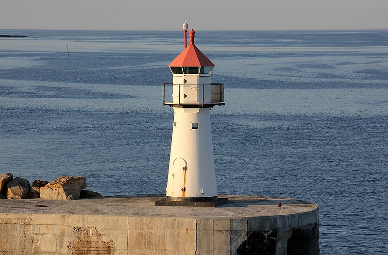 Vardø Harbour lighthouse
Keywords: Vardo;Norway;Barents sea