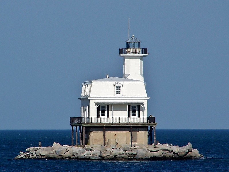 New York / Long Beach Bar lighthouse
AKA "Bug Light"
Author of the photo: [url=https://www.flickr.com/photos/bobindrums/]Robert English[/url]

Keywords: New York;Long Island;Gardiners Bay;United States