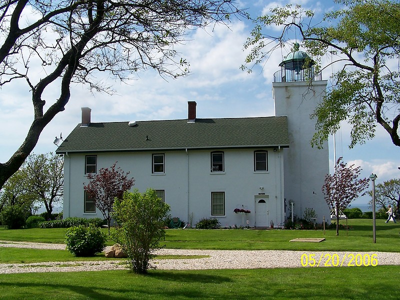 New York / Horton Point lighthouse
Author of the photo: [url=https://www.flickr.com/photos/bobindrums/]Robert English[/url]

Keywords: New York;Long Island Sound;United States