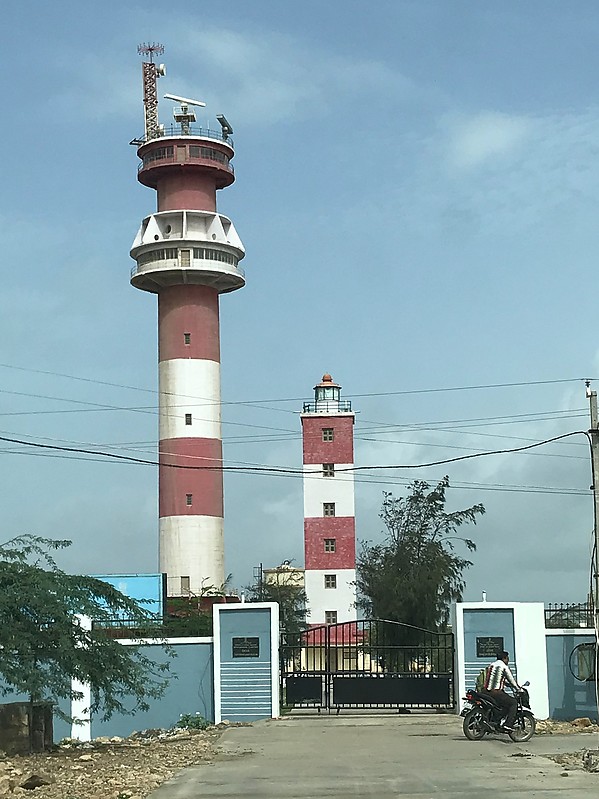 Gulf of Kutch / Okha lighthouse
Left: VTS radar tower
Keywords: Gulf of Kutch;India;Vessel Traffic Service