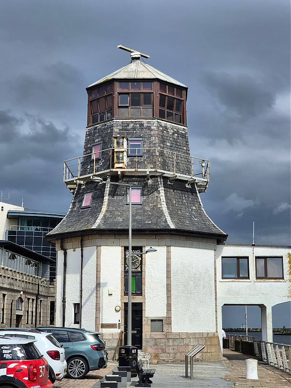 Aberdeen Round House
Old Marine Operation Center (moved to new VTS tower in 2006)
Keywords: Aberdeen;Scotland;United Kingdom;North Sea;Vessel Traffic Service
