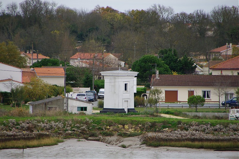 Port-des-Barques Leading Lights - Front
Keywords: Charente Estuary;France;Bay of Biscay