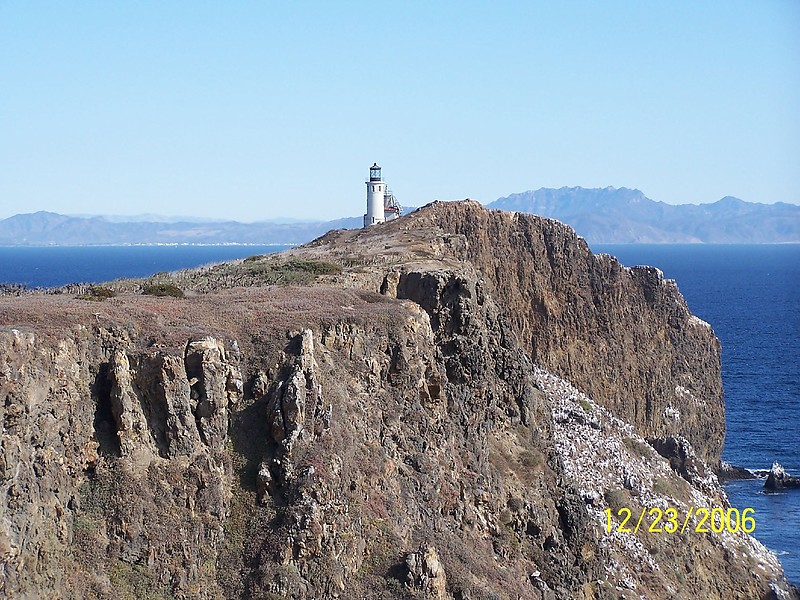 California / Anacapa island lighthouse
Author of the photo: [url=https://www.flickr.com/photos/bobindrums/]Robert English[/url]
Keywords: United States;Pacific ocean;California