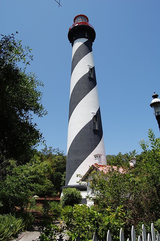 Florida / Saint Augustine lighthouse
Author of the photo: [url=https://www.flickr.com/photos/bobindrums/]Robert English[/url]
Keywords: Florida;Saint Augustin;Atlantic ocean;United States
