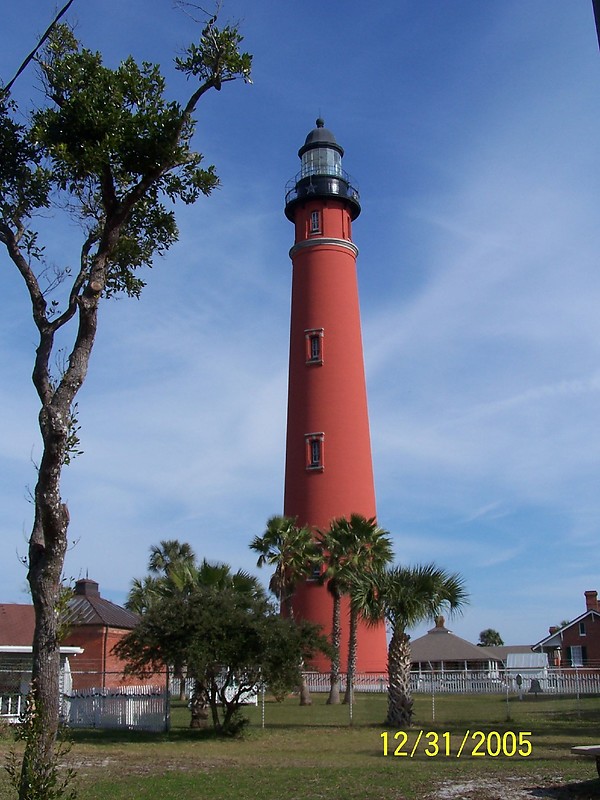 Florida / Ponce de Leon Inlet Lighthouse
Author of the photo: [url=https://www.flickr.com/photos/bobindrums/]Robert English[/url]
Keywords: Florida;United States;Atlantic ocean