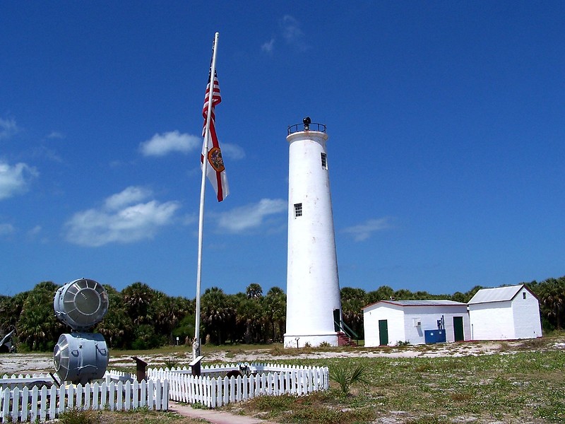 Florida / Tampa Bay / Egmont Key Lighthouse
Author of the photo: [url=https://www.flickr.com/photos/bobindrums/]Robert English[/url]
Keywords: Florida;Gulf of Mexico;Tampa bay