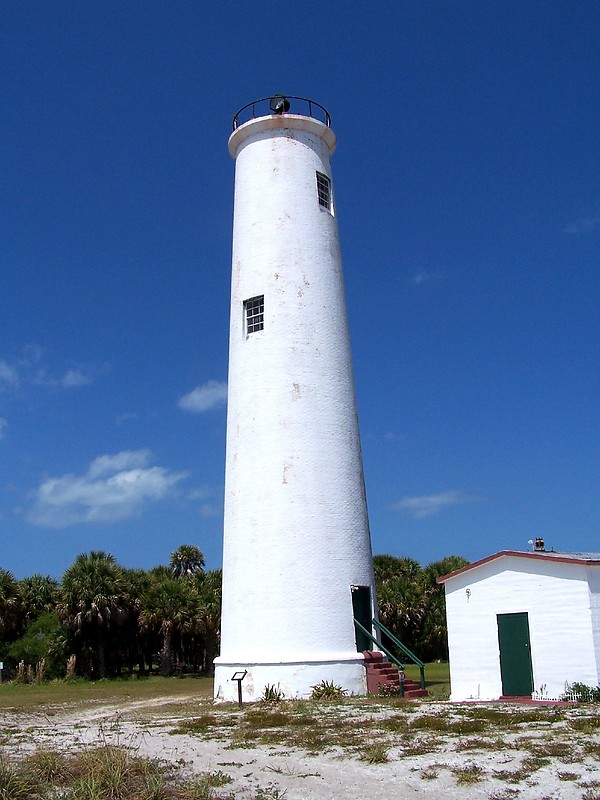 Florida / Tampa Bay / Egmont Key Lighthouse
Author of the photo: [url=https://www.flickr.com/photos/bobindrums/]Robert English[/url]
Keywords: Florida;Gulf of Mexico;Tampa bay