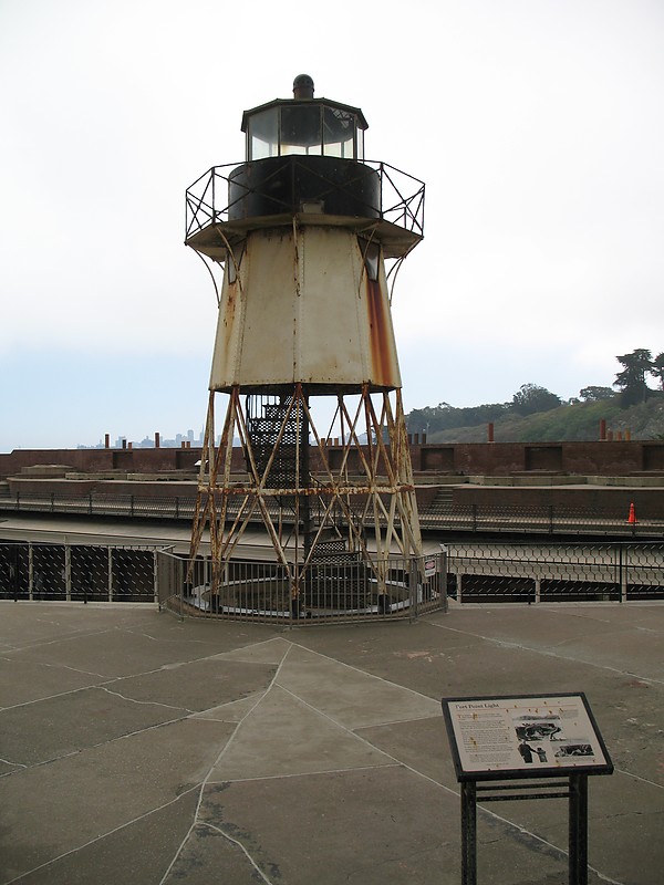 California / Fort Point lighthouse
Author of the photo: [url=http://www.flickr.com/photos/21953562@N07/]C. Hanchey[/url]
Keywords: California;United States;San Francisco