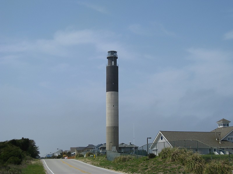 North Carolina / Oak Island lighthouse
Author of the photo: [url=http://www.flickr.com/photos/21953562@N07/]C. Hanchey[/url]
Keywords: North Carolina;Atlantic ocean;United States;Oak Island
