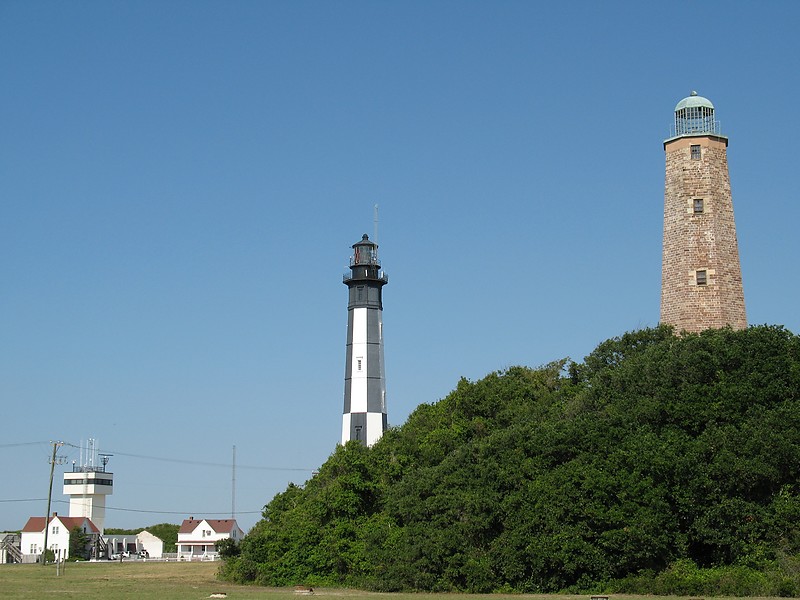 Virginia / Cape Henry VTS tower (left) new (middle) and old lighthouses
Author of the photo: [url=http://www.flickr.com/photos/21953562@N07/]C. Hanchey[/url]
Keywords: United States;Virginia;Atlantic ocean