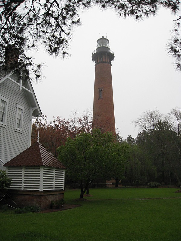 North Carolina / Corolla / Currituck Beach lighthouse
Author of the photo: [url=http://www.flickr.com/photos/21953562@N07/]C. Hanchey[/url]
Keywords: North Carolina;Atlantic ocean;United States;Corolla