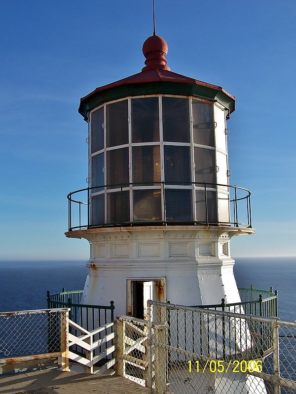 California / Point Reyes lighthouse
Author of the photo: [url=https://www.flickr.com/photos/bobindrums/]Robert English[/url]
Keywords: California;United states;Pacific ocean