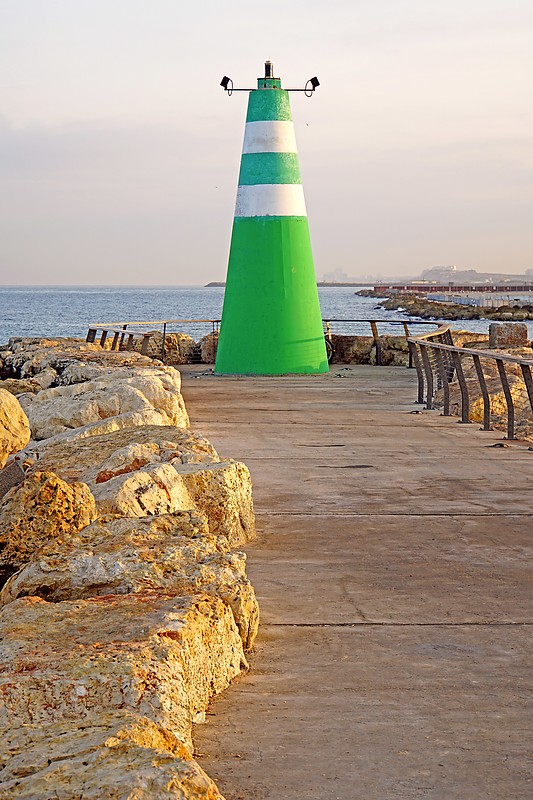Tel Aviv Marina (city-center) / Outer Breakwaterhead Light
Author of the photo: [url=https://www.flickr.com/photos/archer10/]Dennis Jarvis[/url]

Keywords: Tel Aviv;Israel;Mediterranean sea