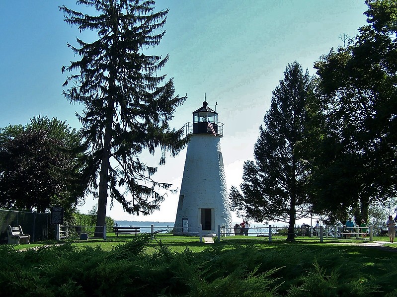 Maryland / Concord Point lighthouse
Author of the photo: [url=https://www.flickr.com/photos/bobindrums/]Robert English[/url]
Keywords: Maryland;United States;Chesapeake bay