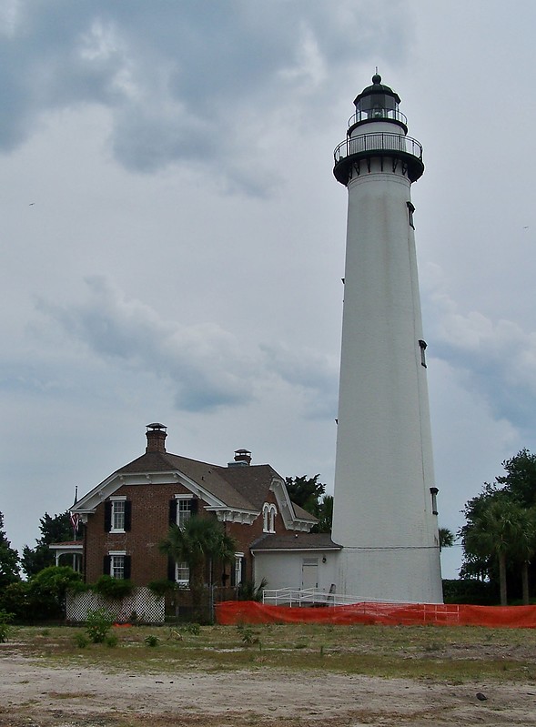 Georgia / Brunswick / Saint Simons lighthouse 
Author of the photo: [url=https://www.flickr.com/photos/bobindrums/]Robert English[/url]
Keywords: Brunswick;Georgia;United States;Atlantic ocean