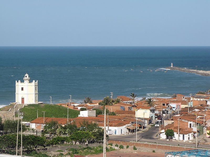 Fortaleza / Mucuripe Lighthouse (Velha Farol) (left) and Praia do Futuro East Mole Head light
Author of the photo: [url=https://www.flickr.com/photos/bobindrums/]Robert English[/url]
Keywords: Brazil;Fortaleza;Atlantic ocean