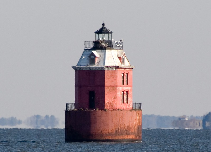 Maryland / Sandy Point Shoal lighthouse
Photo source:[url=http://lighthousesrus.org/index.htm]www.lighthousesRus.org[/url]
[url=http://en.wikipedia.org/wiki/Sandy_Point_Shoal_Light]Wikipedia[/url]
Keywords: United States;Maryland;Chesapeake bay;Offshore