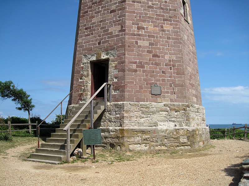 Virginia / Cape Henry (Old) lighthouse - entrance
Author of the photo: [url=http://www.flickr.com/photos/21953562@N07/]C. Hanchey[/url]
Keywords: United States;Virginia;Atlantic ocean;Interior