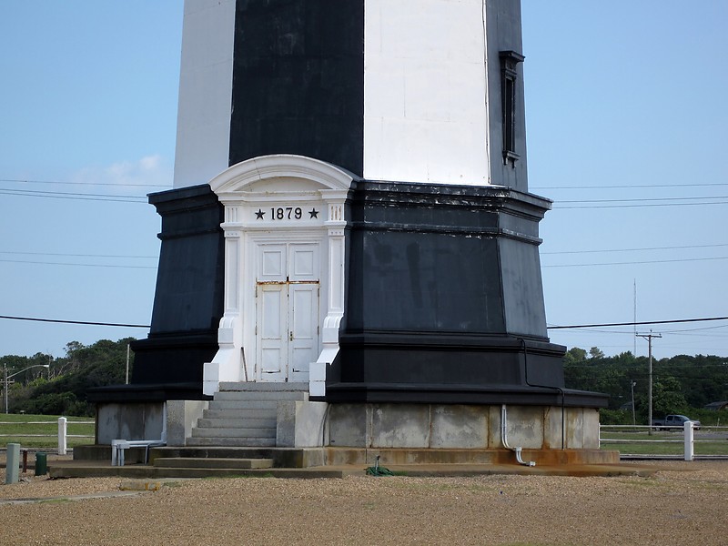 Virginia / Cape Henry (New) lighthouse - entrance
Author of the photo: [url=http://www.flickr.com/photos/21953562@N07/]C. Hanchey[/url]
Keywords: United States;Virginia;Atlantic ocean;Interior