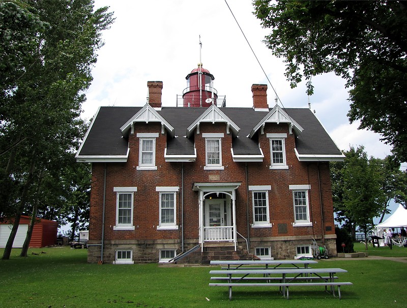 Lake Erie / New York / Dunkirk lighthouse - keepers house
Author of the photo: [url=https://www.flickr.com/photos/bobindrums/]Robert English[/url]
Keywords: Lake Erie;New York;United States;Dunkerque