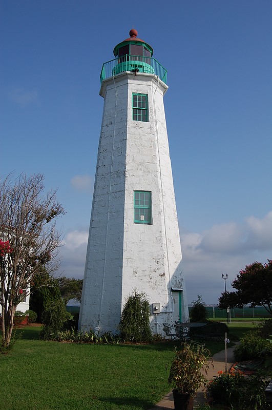 Virginia / Old Point Comfort lighthouse
Author of the photo: [url=https://www.flickr.com/photos/bobindrums/]Robert English[/url]
Keywords: Hampton City;Virginia;United States;Chesapeake Bay