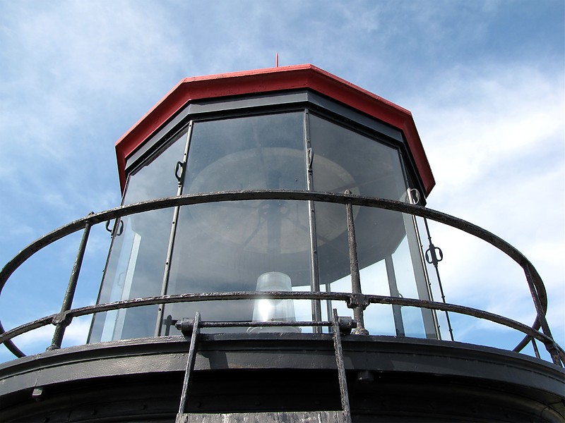 New York / Thirty Mile Point lighthouse - lantern
Author of the photo: [url=https://www.flickr.com/photos/bobindrums/]Robert English[/url]
Keywords: New York;Lake Ontario;United States;Lantern