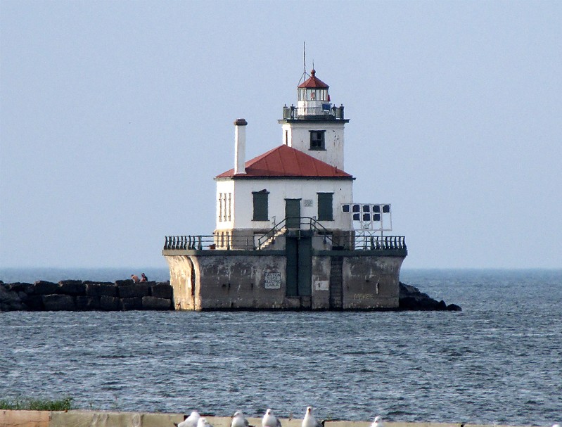 New York / Oswego Harbor West Pierhead lighthouse
Author of the photo: [url=https://www.flickr.com/photos/bobindrums/]Robert English[/url]
Keywords: New York;Oswego;Lake Ontario;United States