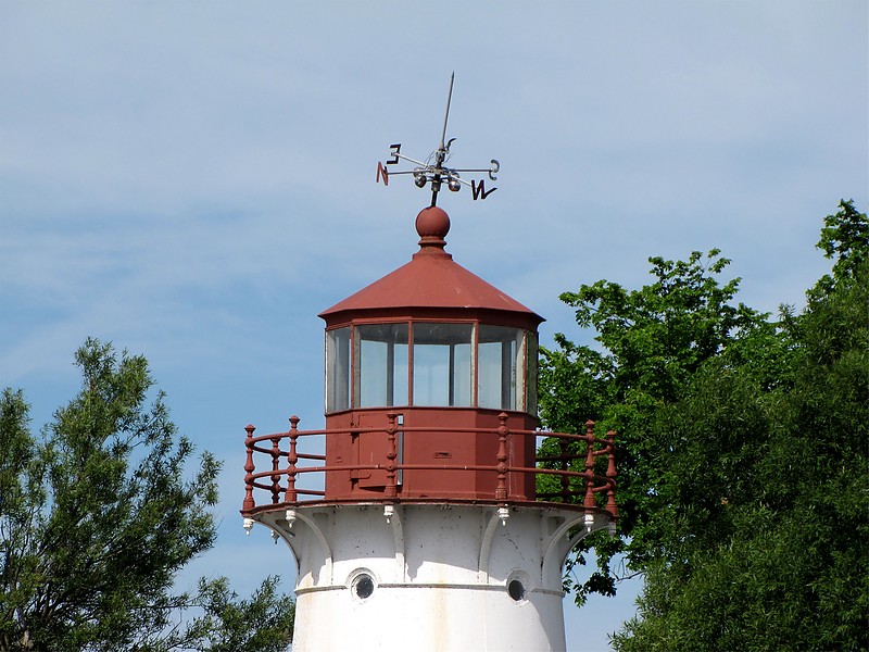 New York / Crossover Island lighthouse - lantern
Author of the photo: [url=https://www.flickr.com/photos/bobindrums/]Robert English[/url]
Keywords: New York;United States;Saint Lawrence River;Lantern