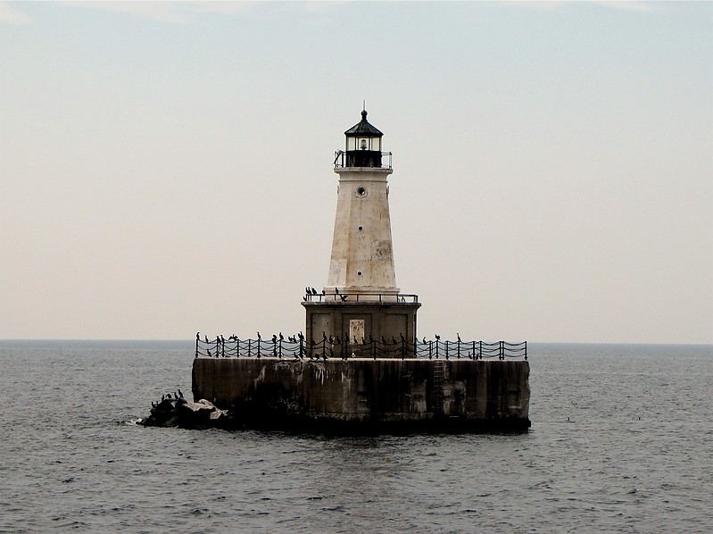 New York / East Charity Shoal lighthouse
Author of the photo: [url=https://www.flickr.com/photos/bobindrums/]Robert English[/url]

Keywords: Lake Ontario;New York;United States;Offshore