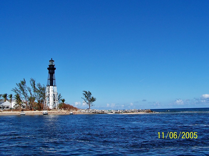 Florida / Hillsboro Inlet lighthouse
Author of the photo: [url=https://www.flickr.com/photos/bobindrums/]Robert English[/url]
Keywords: Florida;United States;Pompano Beach;Atlantic ocean
