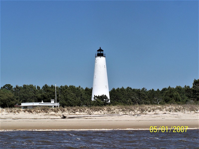 South Carolina / North Island / Georgetown lighthouse
Author of the photo: [url=https://www.flickr.com/photos/bobindrums/]Robert English[/url]
Keywords: Georgetown;South Carolina;Atlantic ocean;United States