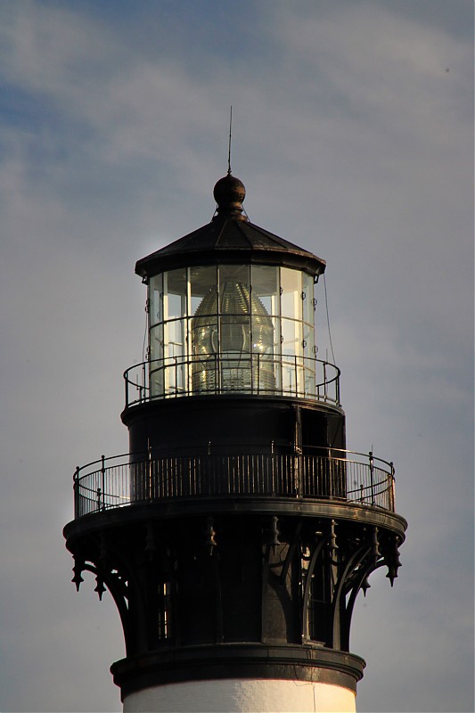 North Carolina / Cape Lookout lighthouse - lantern
Author of the photo: [url=https://www.flickr.com/photos/31291809@N05/]Will[/url]
Keywords: North Carolina;Atlantic ocean;United States;Lantern