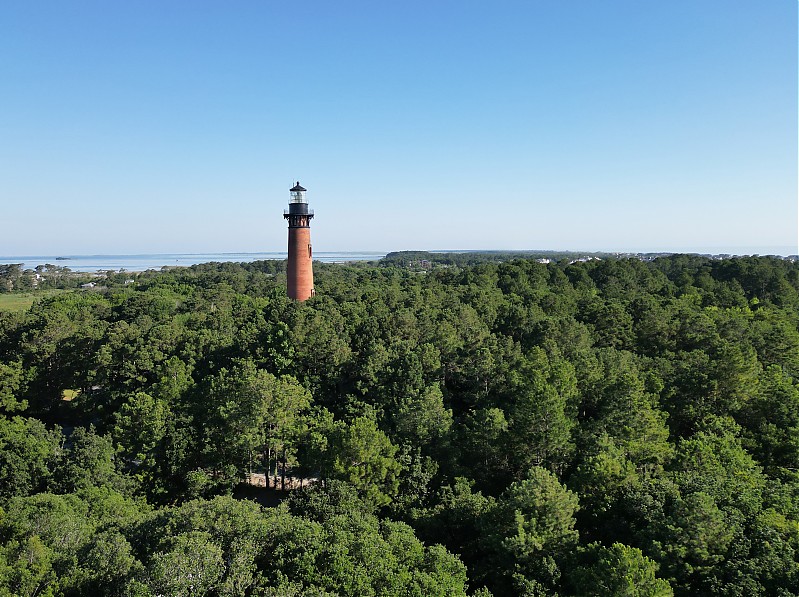 North Carolina / Corolla / Currituck Beach lighthouse
Author of the photo: [url=https://www.flickr.com/photos/31291809@N05/]Will[/url]
Keywords: North Carolina;Atlantic ocean;United States;Corolla