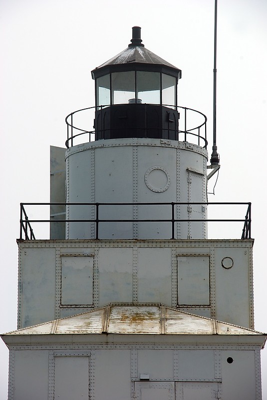 Wisconsin / Manitowoc Breakwater lighthouse - lantern
AKA Rockwell
Author of the photo: [url=http://www.flickr.com/photos/papa_charliegeorge/]Charlie Kellogg[/url]
Keywords: Lake Michigan;Manitowoc;Sheboygan;United States;Lantern