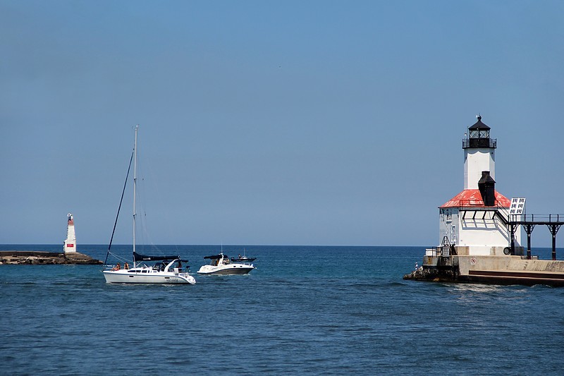 Indiana / Michigan City / East Pierhead lighthouse and Breakwater light
Author of the photo: [url=http://www.flickr.com/photos/21953562@N07/]C. Hanchey[/url]
Keywords: Indiana;Lake Michigan;United States;Michigan city