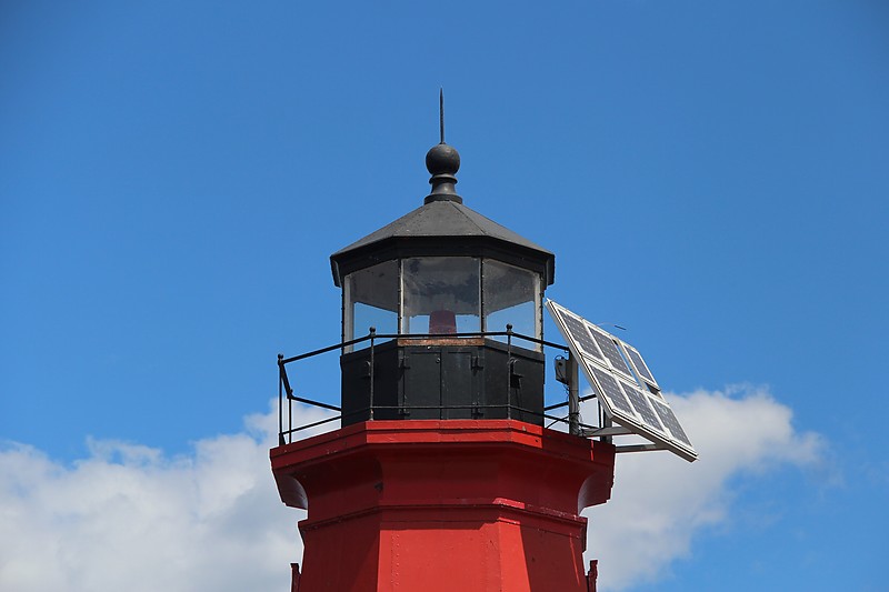 Michigan / Marinette / Menominee North Pierhead lighthouse - lantern
Author of the photo: [url=http://www.flickr.com/photos/21953562@N07/]C. Hanchey[/url]
Keywords: Michigan;Lake Michigan;United States;Marinette;Lantern