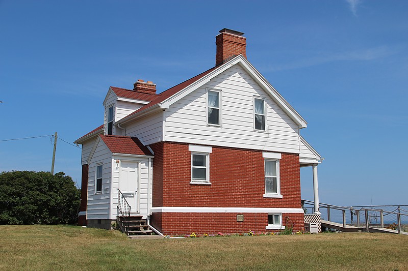 Michigan / Grand Marais Harbor of Refuge lighthouse keepers building
Author of the photo: [url=http://www.flickr.com/photos/21953562@N07/]C. Hanchey[/url]
Keywords: Michigan;Lake Superior;United States